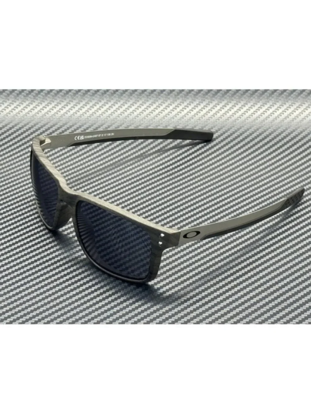 New Oakley Men  Sunglasses --